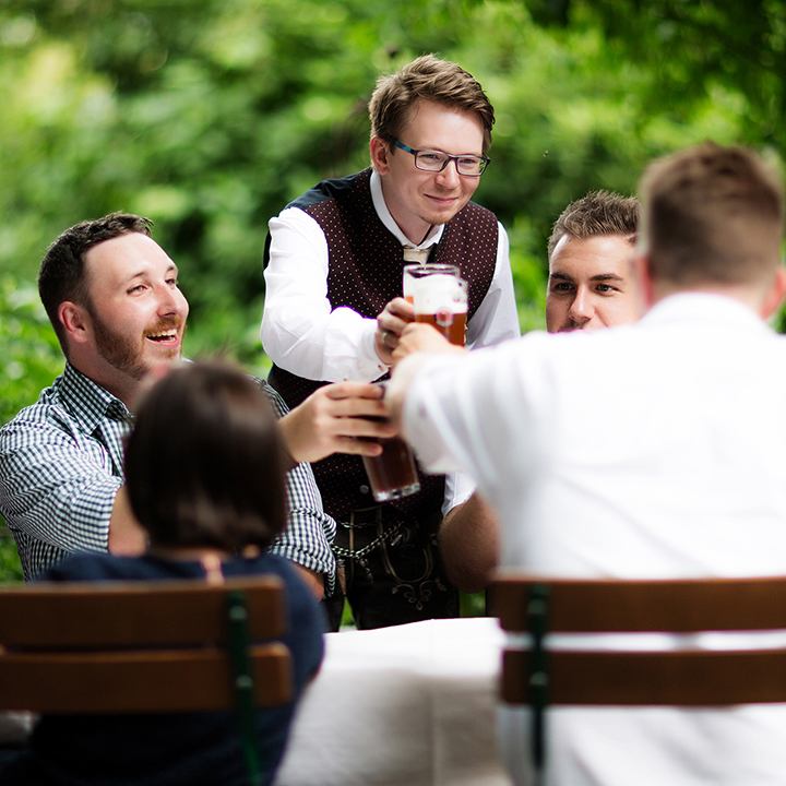 Audiobearbeitung, Videobearbeitung, Auge, visuell, Denken, Gespür, Landschaft, Zeitmanagement, Organisationsfähigkeit, helfen, Faktor, Nische, Möglichkeit, Einnahmen, Werbeeinnahmen, Anzeigenplatzierung, Sponsor, Partnerschaft, Merchandise, Freiberufler, Copywriting, Einstieg, Fachgebiet, Quereinsteiger, Karrierestart, praxisnah, Expertenwissen, Canva, KI, ChatGPT, Controlling, Reporting, performen, Zertifizierter Abschluss, Rechtsgrundlage, Vertiefung, Akademie, Mitarbeitersuche, Kandidat, Verbindung, UGC Marketing, nutzergeneriert, User Generated Content, UGC, Marketingstrategie, Medieninhalt, Social Media Freelancer, Freelancer, frei, Berater, Redakteur, Influencer, Relation, Kollege, Kanalbetreuung, Redaktionsplanung, Community Management, Textproduktion, Kooperation, Takeover, Übernahme, Wirkungsvoll, Freelance, Startup, Konzern, freiberuflich, Unterstützung, Seriös, Aufmerksamkeit, Resonanz, organisch, Social Commerce, Ausprägung, elektronisch, Beteiligung, persönlich, Software, Consultant